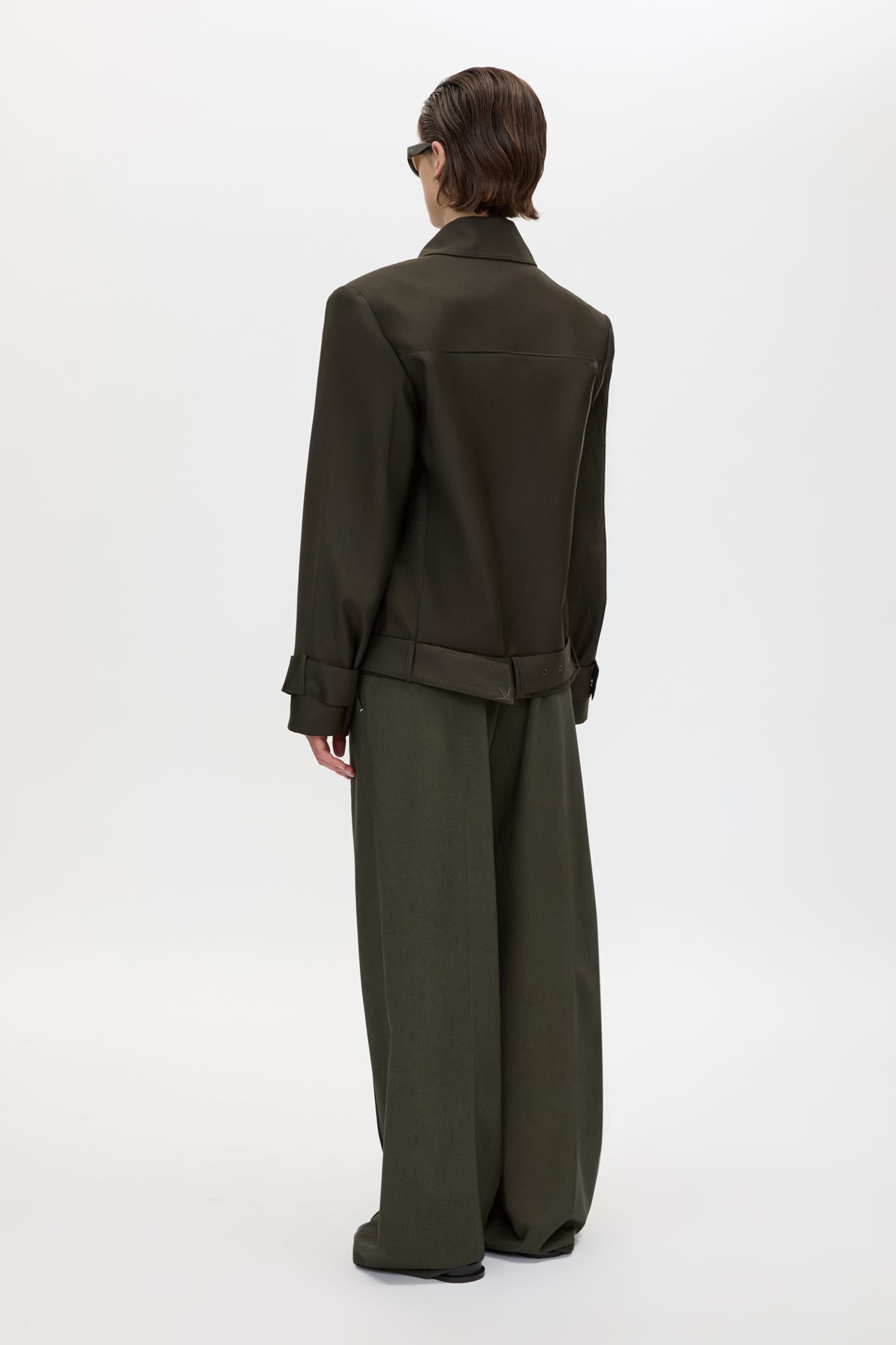 Back view CAMILLA AND MARC Tari Short Trench in Dark Khaki with contrast undercollar and shoulder pads.