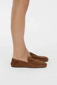 Front view CAMILLA AND MARC Carolyn Loafer in Tan Italian leather on foot. 