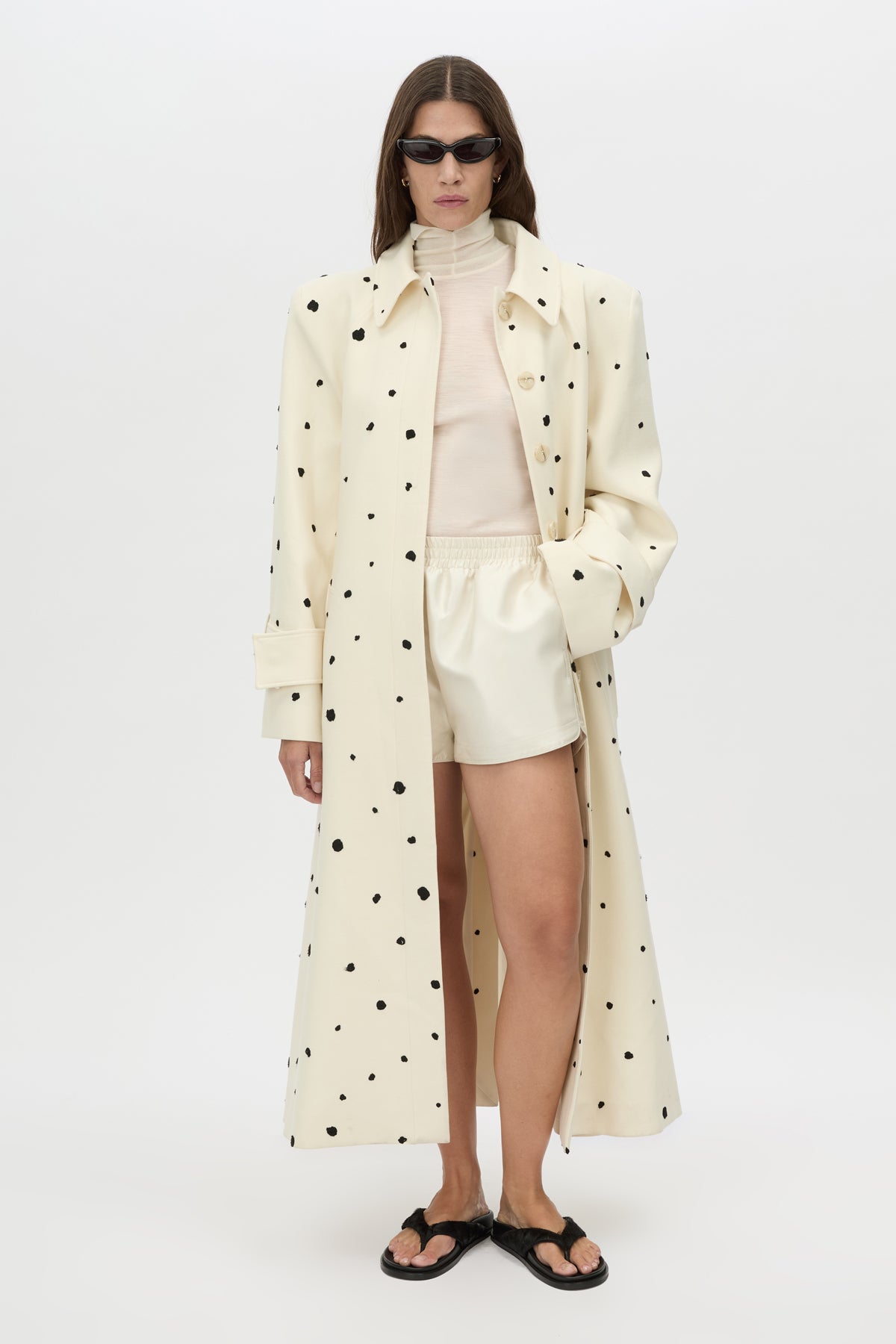 Front view CAMILLA AND MARC Drea cream mini short in cream with a twill jacquard fabrication. 