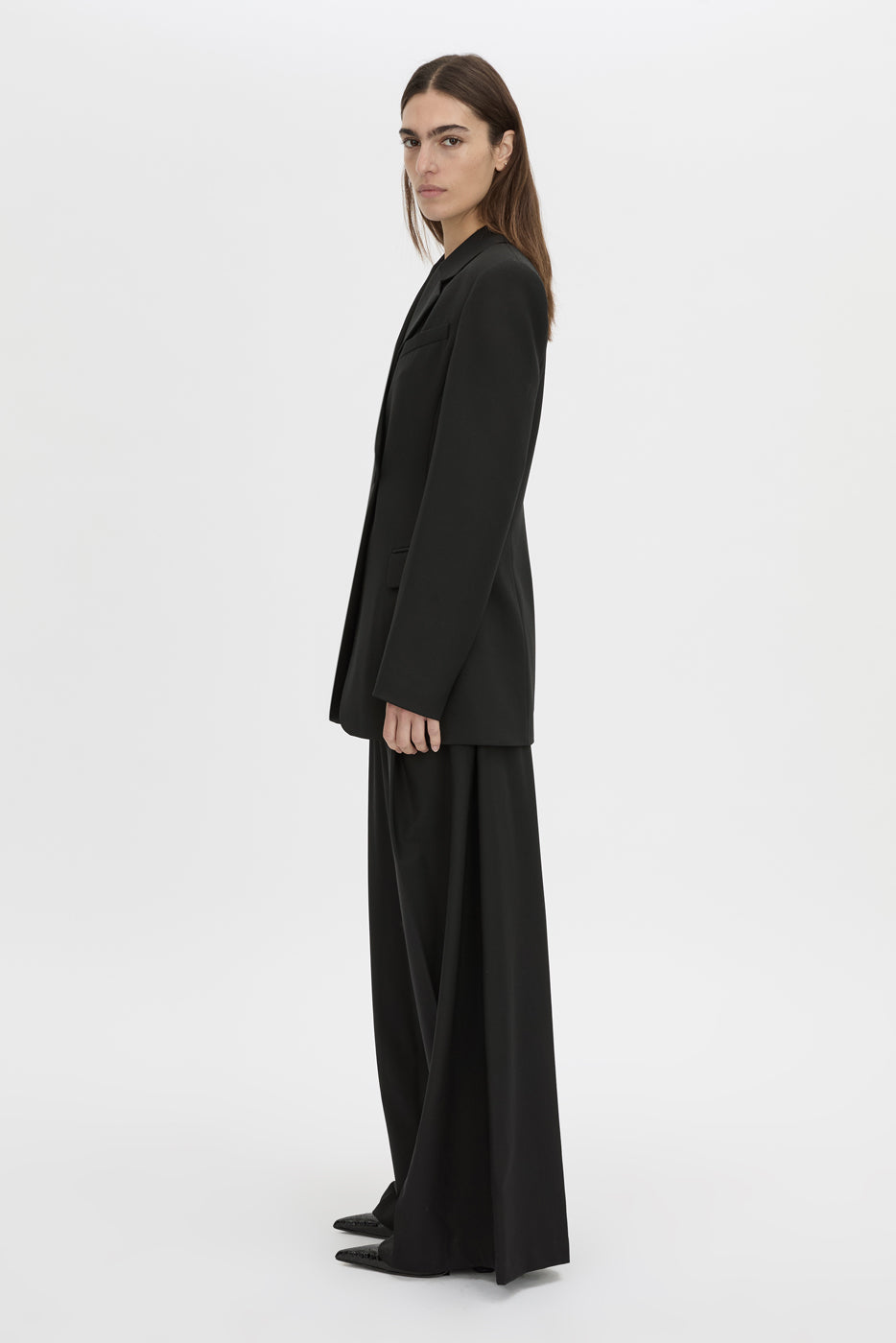Side view CAMILLA AND MARC Floret single-breasted fitted blazer in black.