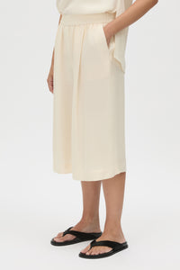 Kenya Bermuda Short - CAMILLA AND MARC Kenya relaxed Bermuda short in white with a gathered elasticated waistband and perm