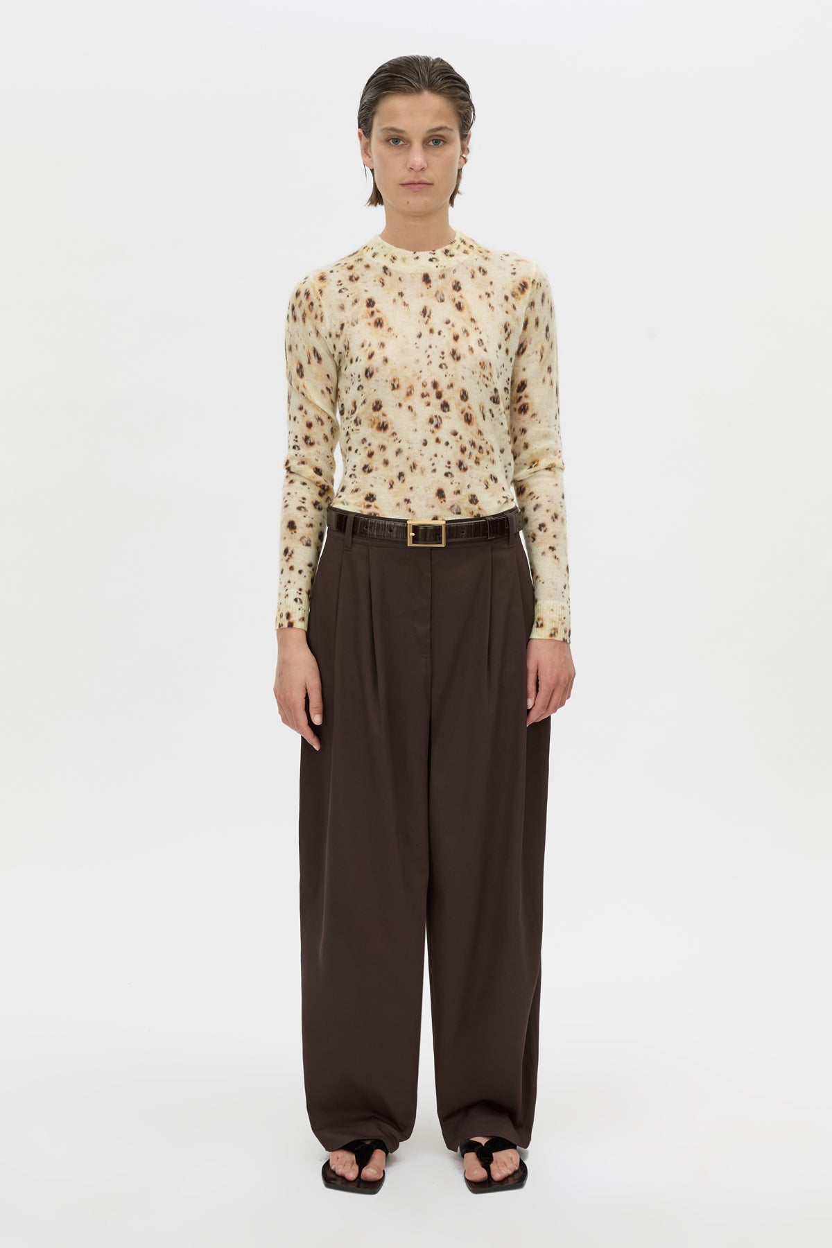 Front view CAMILLA AND MARC Lola relaxed pant in hickory.