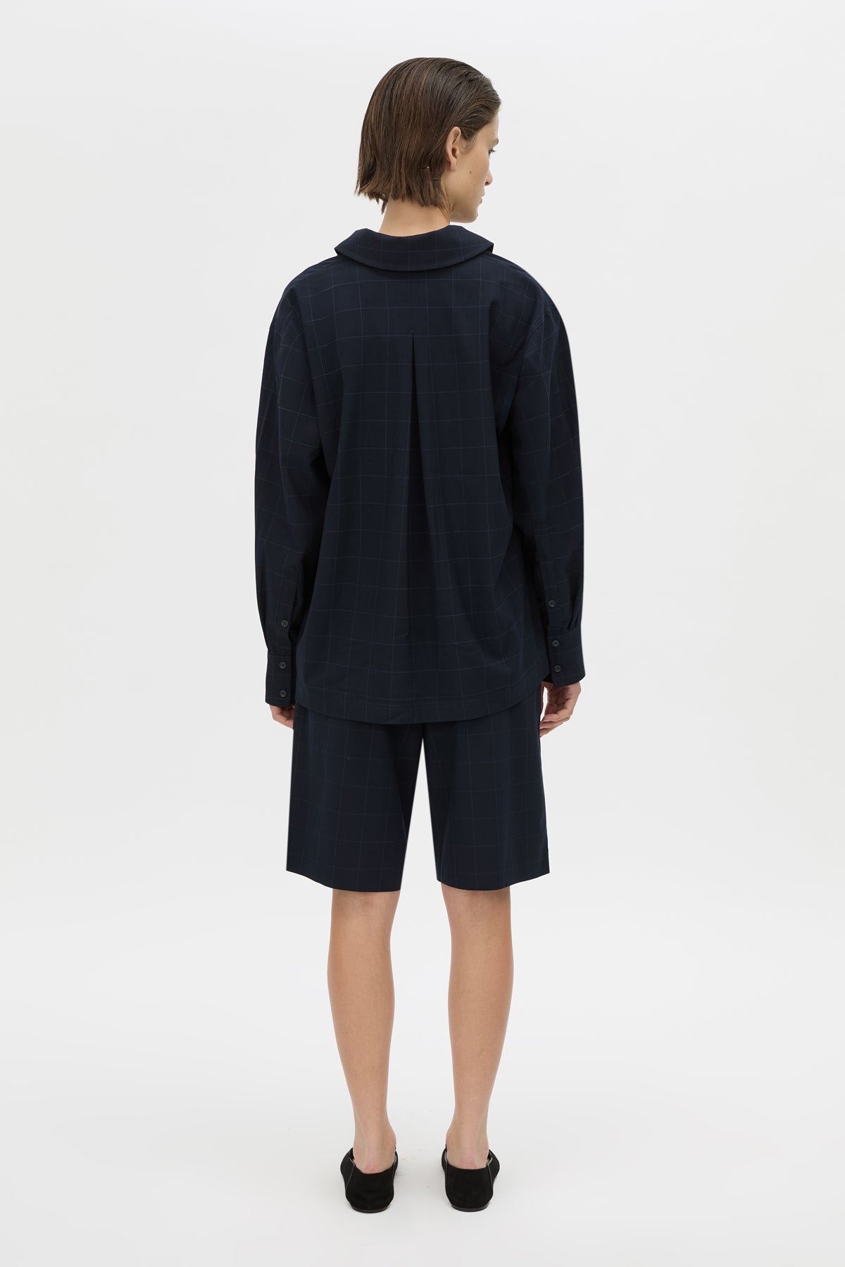 Back view CAMILLA AND MARC Lourdes check soft short in navy.
