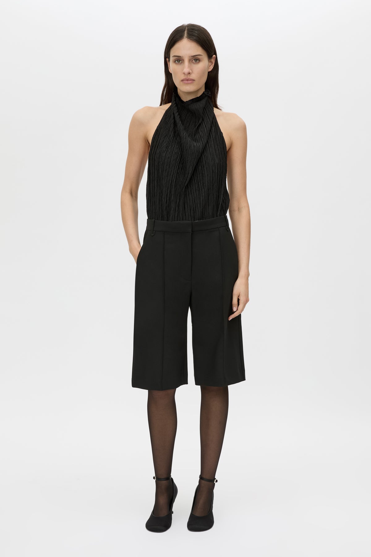 Mackinley Short - CAMILLA AND MARC Mackinley black mid-rise bermuda shorts are crafted from a lightweight yet structur