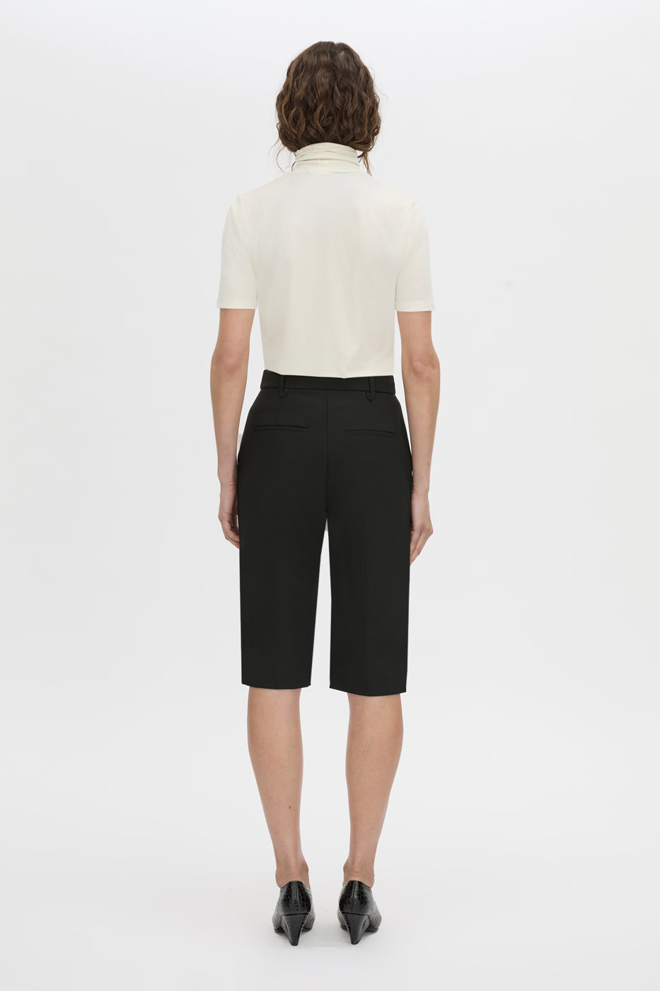 Back view CAMILLA AND MARC Mackinley stretch suit high-waisted capri pants.