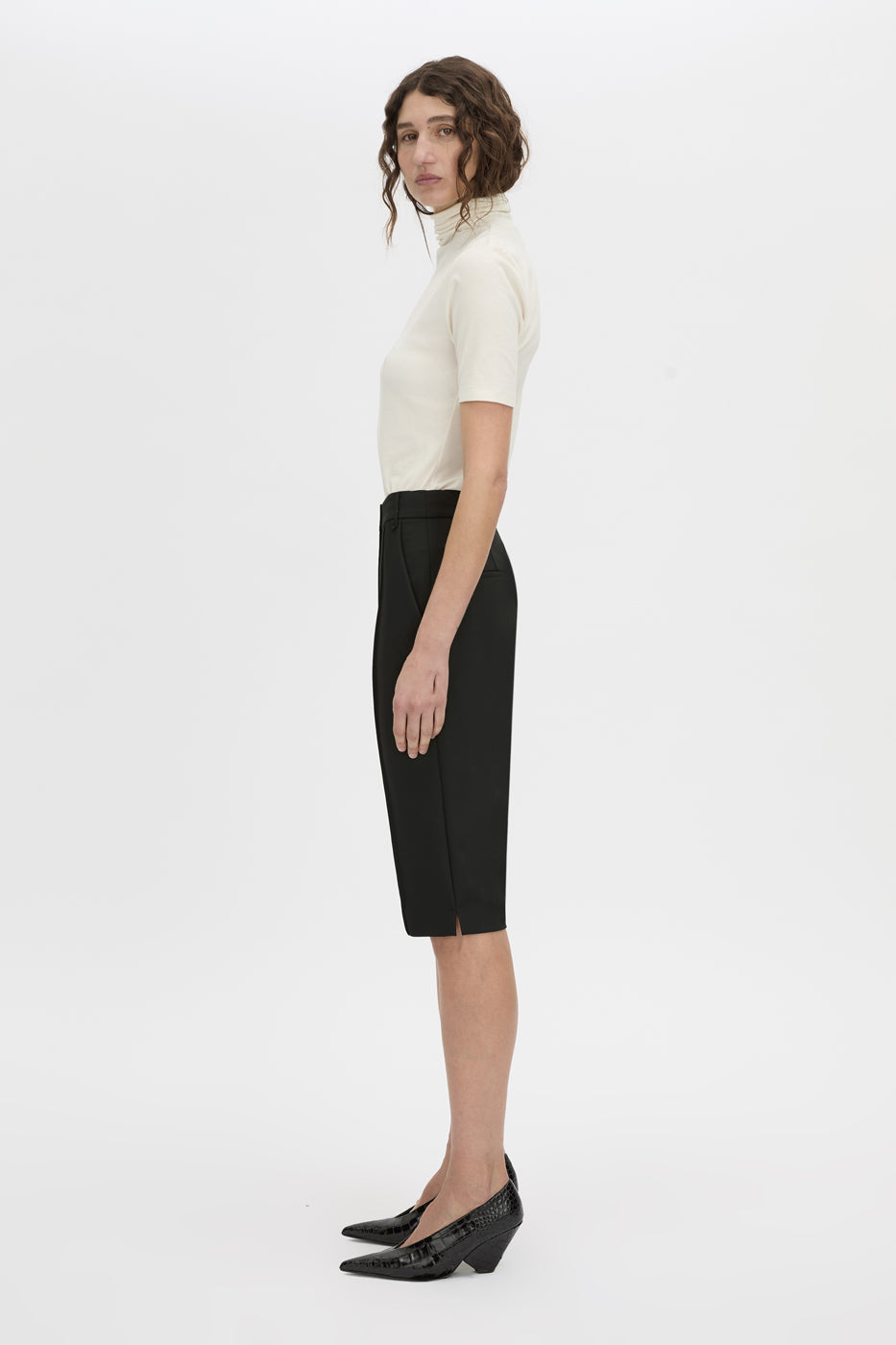 Side view CAMILLA AND MARC Mackinley stretch suit high-waisted capri pants.
