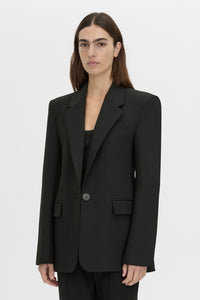 Cropped view CAMILLA AND MARC Mackinley single-breasted blazer in black.
