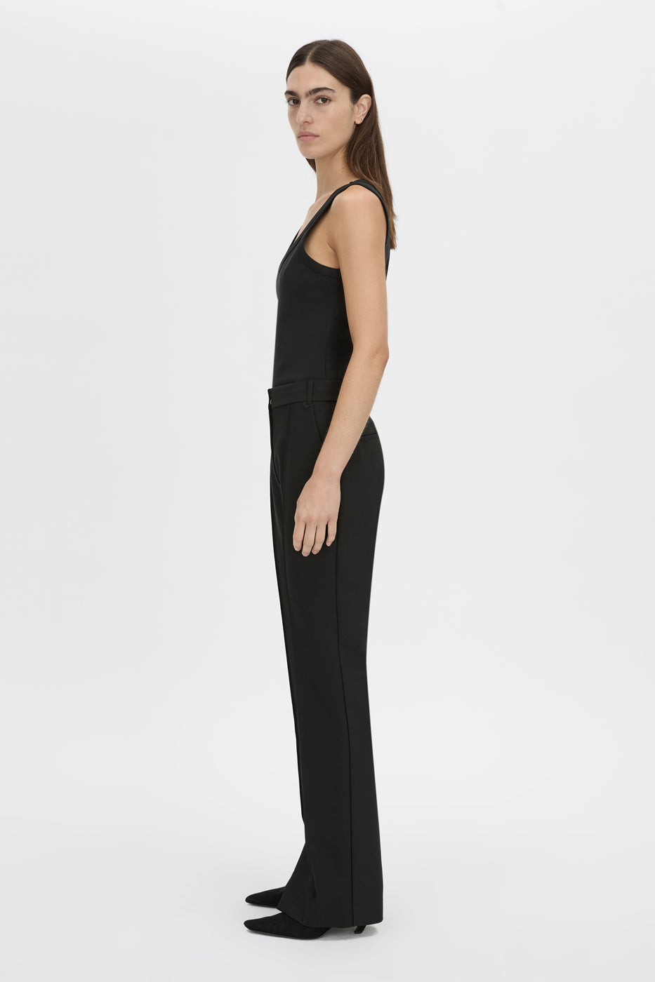 Side view CAMILLA AND MARC Mackinley high-wasited slim leg pant in black with pintuck details.