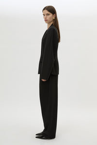 Side view CAMILLA AND MARC Tala Fitted Collarless Blazer in Black with single‑breasted closure, curved sleeves 