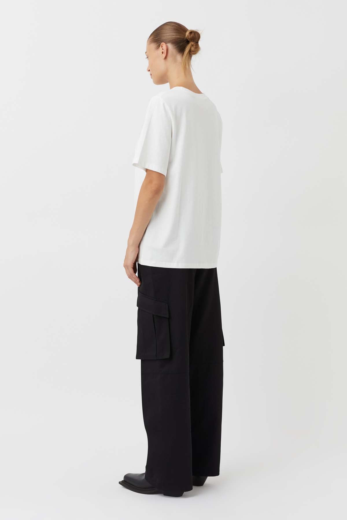 CAMILLA AND MARC Asher Cotton Logo Tee in White.

The Asher Tee seamlessly blends comfort and style, making it a perfect choice for any casual occasion. This tee is crafted from premium quality cotton and promises a soft and breathable feel, ensuring all-day comfort. The relaxed fit and logo elevate this tee making it an instant wardrobe hero.